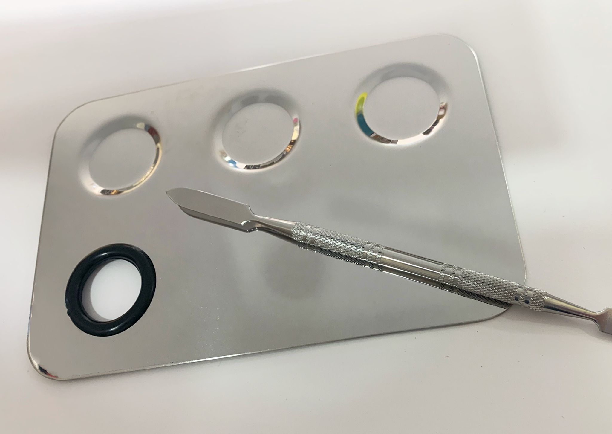 KIT PALETA DE COLORES Y ESPATULA DE METAL MEDIA LUNA PARA PINTURAS - Imagen 3