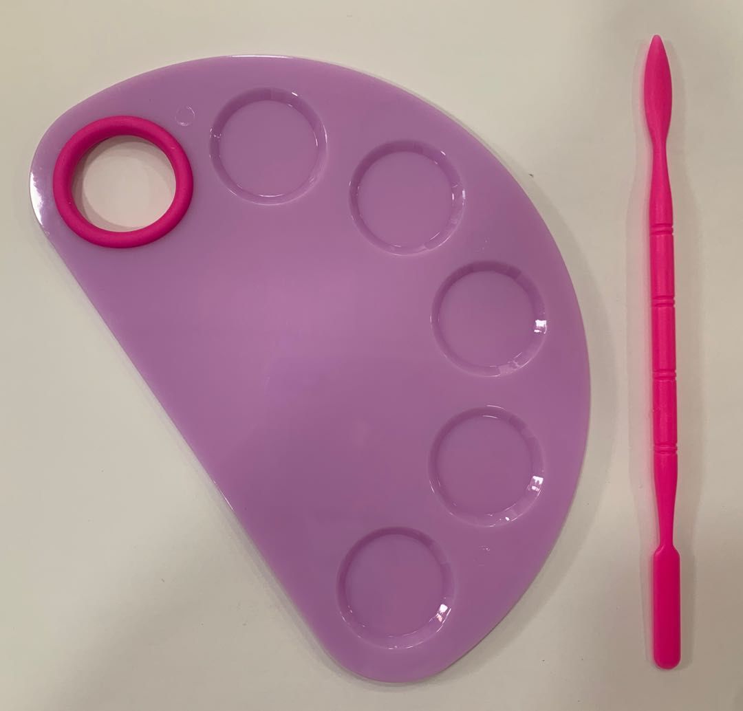 KIT PALETA DE COLORES Y ESPATULA DE METAL MEDIA LUNA PARA PINTURAS - Imagen 4