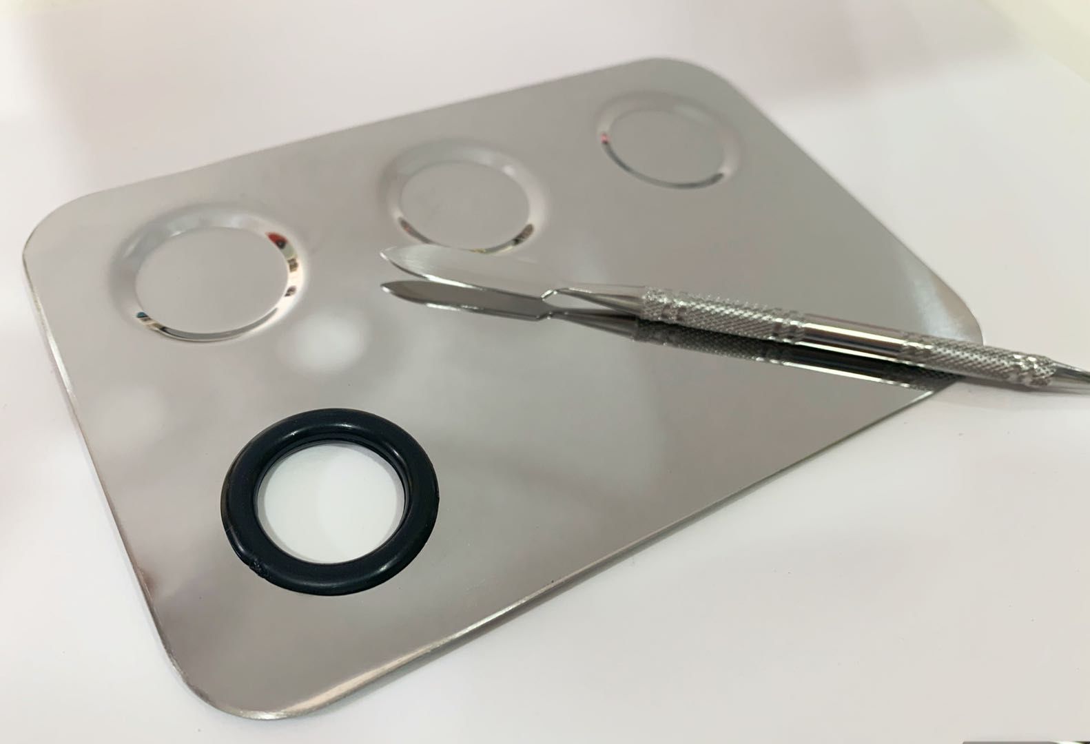 KIT PALETA DE COLORES Y ESPATULA DE METAL MEDIA LUNA PARA PINTURAS - Imagen 6