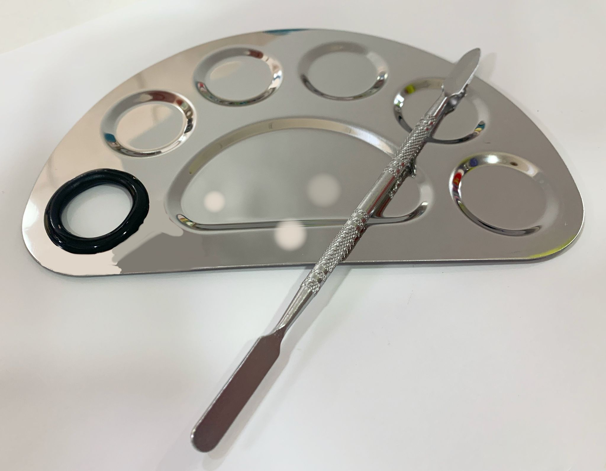 KIT PALETA DE COLORES Y ESPATULA DE METAL MEDIA LUNA PARA PINTURAS - Imagen 2